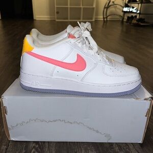 Air Force 1 GS White Coral Chalk-Laser Orange size 6.5y .